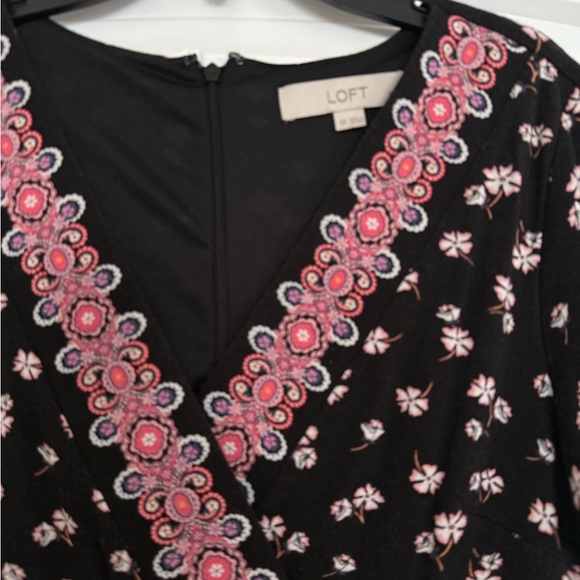 LOFT Floral Border V-Neck Wrap Dress Size 6P - Picture 5 of 6